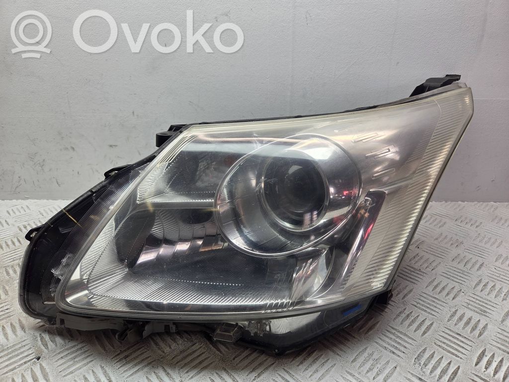Toyota Avensis T270 Lampa przednia 