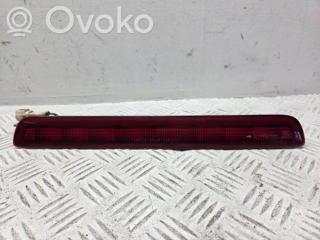 Trzecie światło stop   E13020893,A048707,8157060081