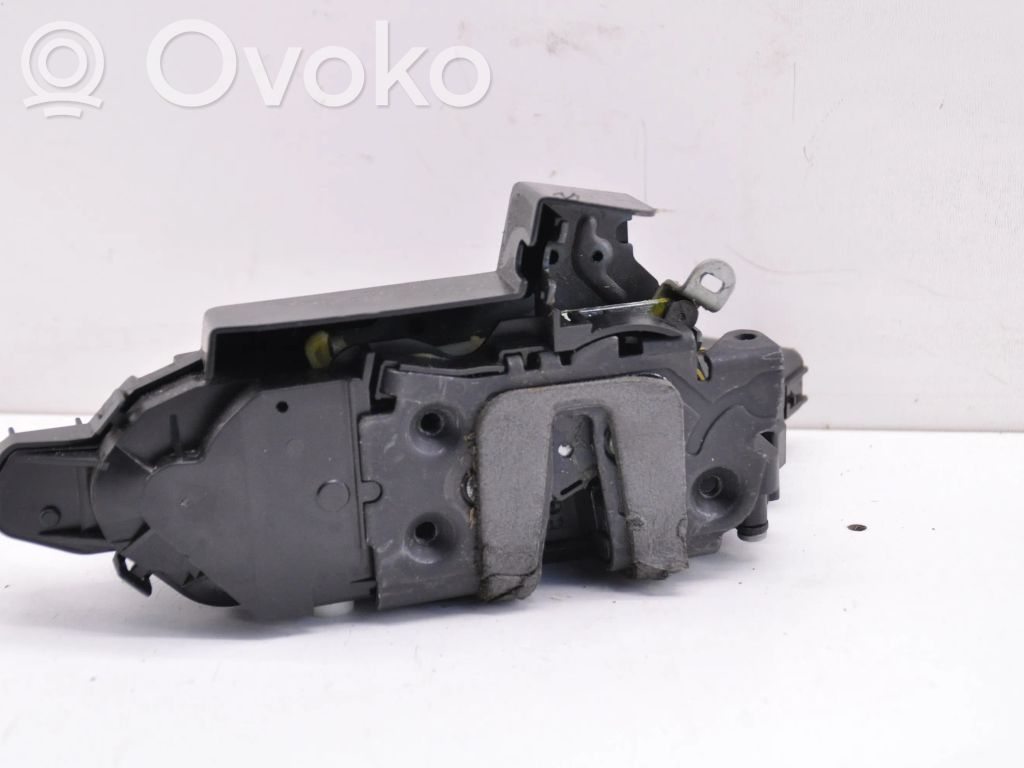 Ford Mondeo MK IV Aizmugurē slēdzene 