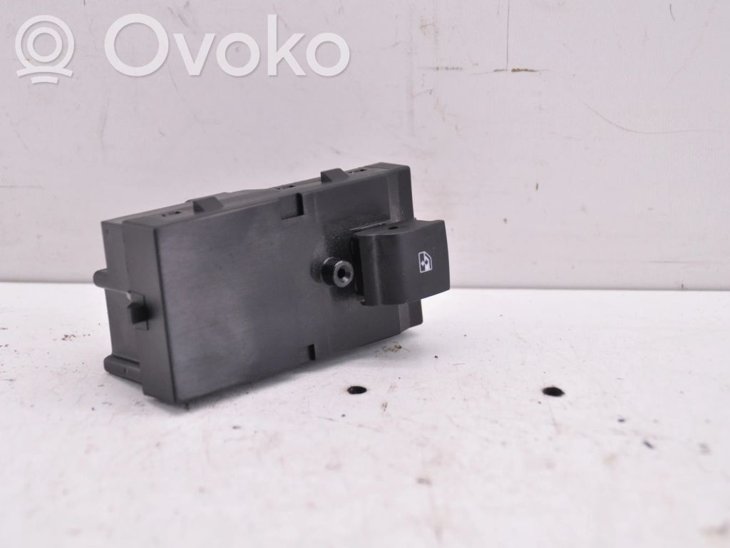 Opel Mokka X Electric window control switch 