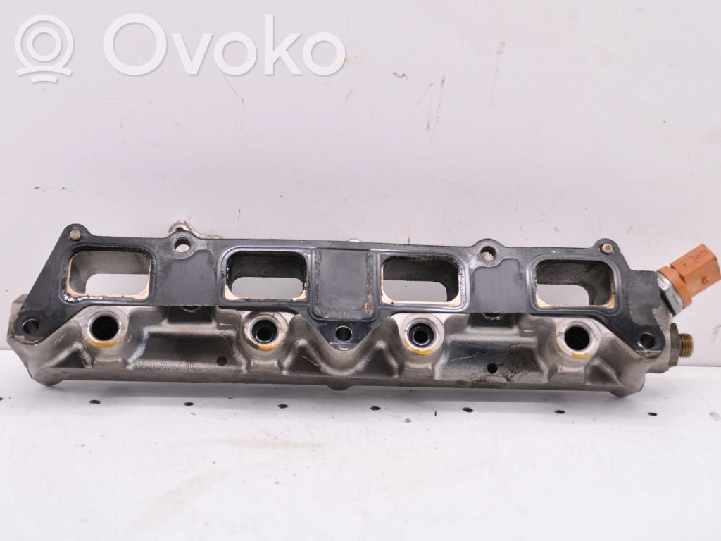 Volkswagen Touran I Listwa wtryskowa 