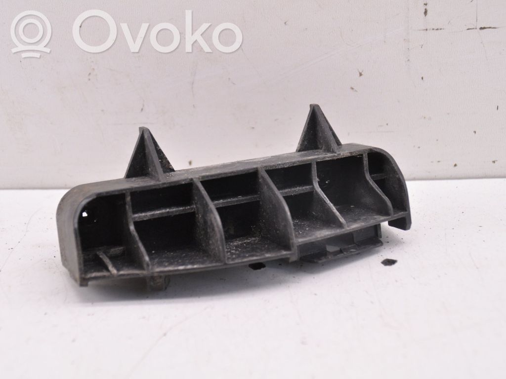 Toyota Avensis T270 Uchwyt / Mocowanie zderzaka tylnego 