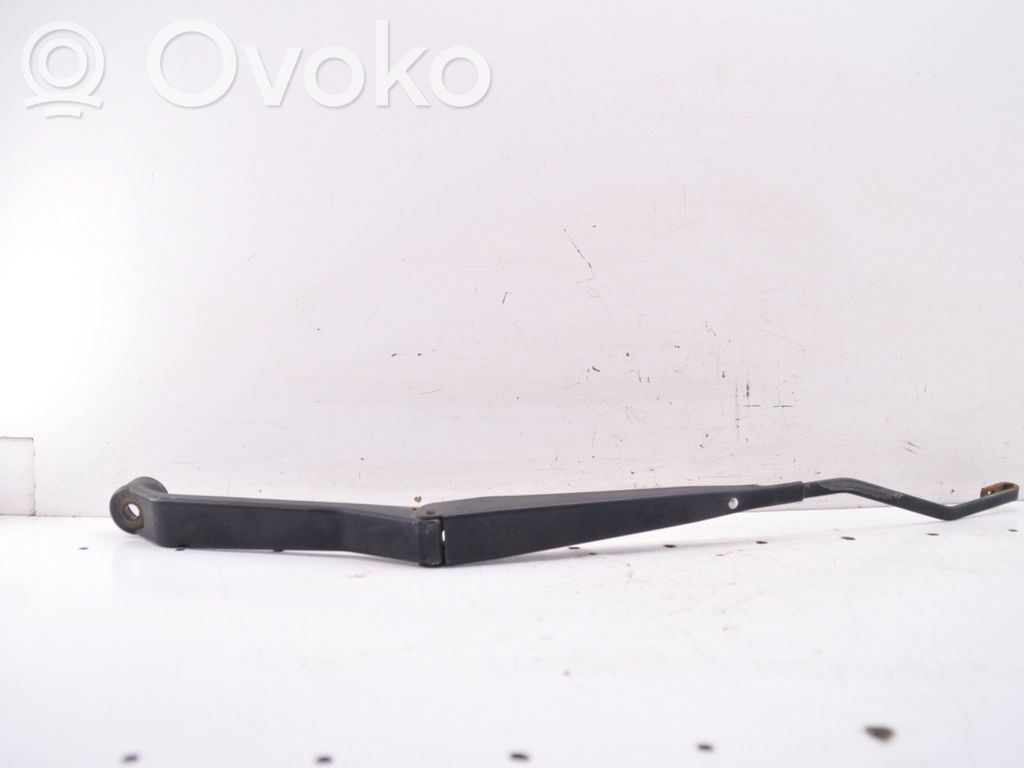 Suzuki Grand Vitara II Front wiper blade arm 