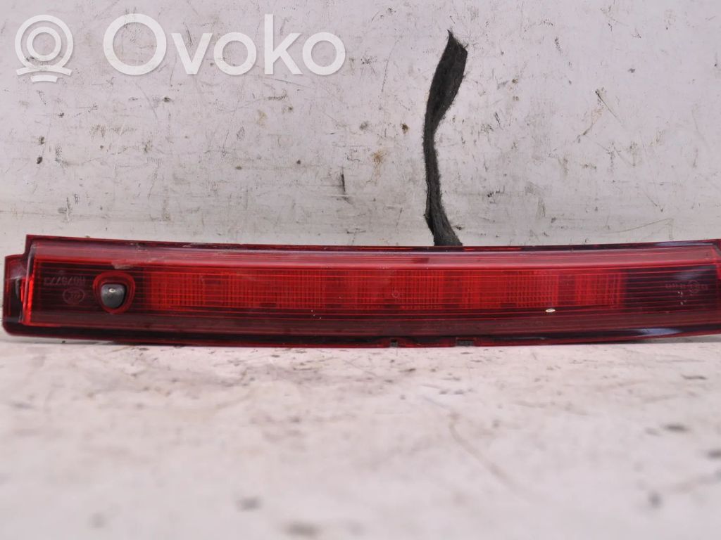Renault Captur Third/center stoplight 