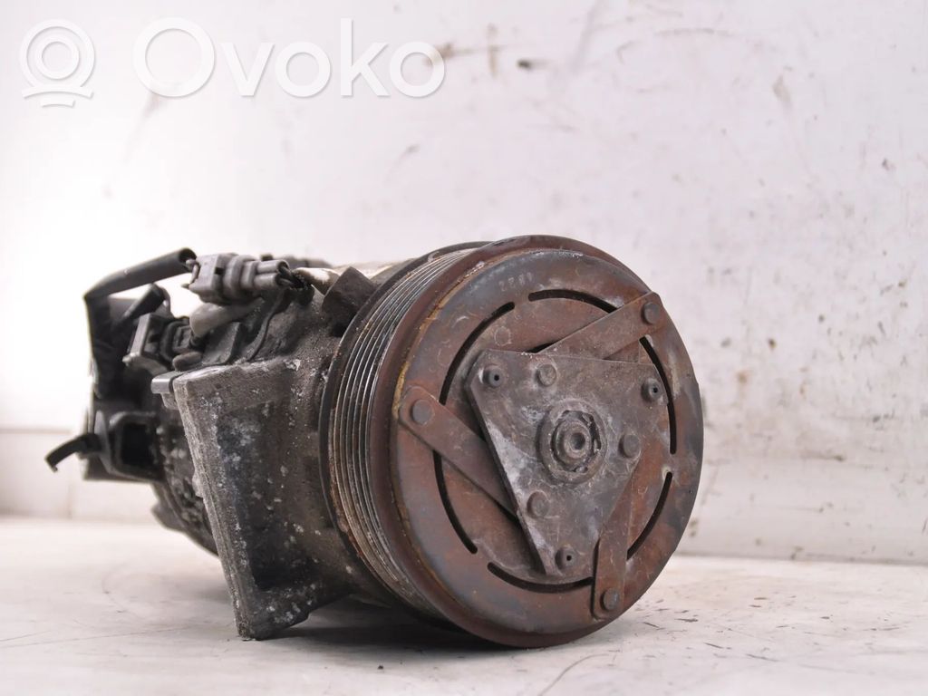 Renault Clio IV Air conditioning (A/C) compressor (pump) 