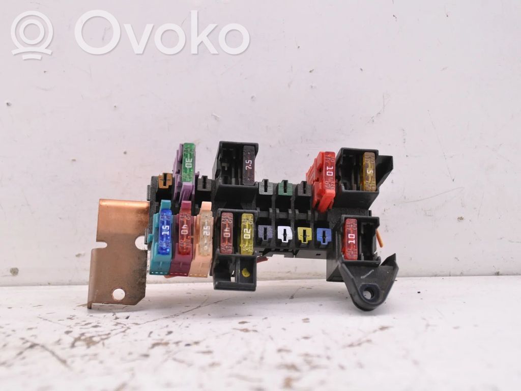 Mercedes-Benz Vito Viano W639 Skrzynka bezpieczników / Komplet 
