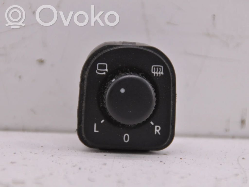 Volkswagen PASSAT B6 Wing mirror switch 