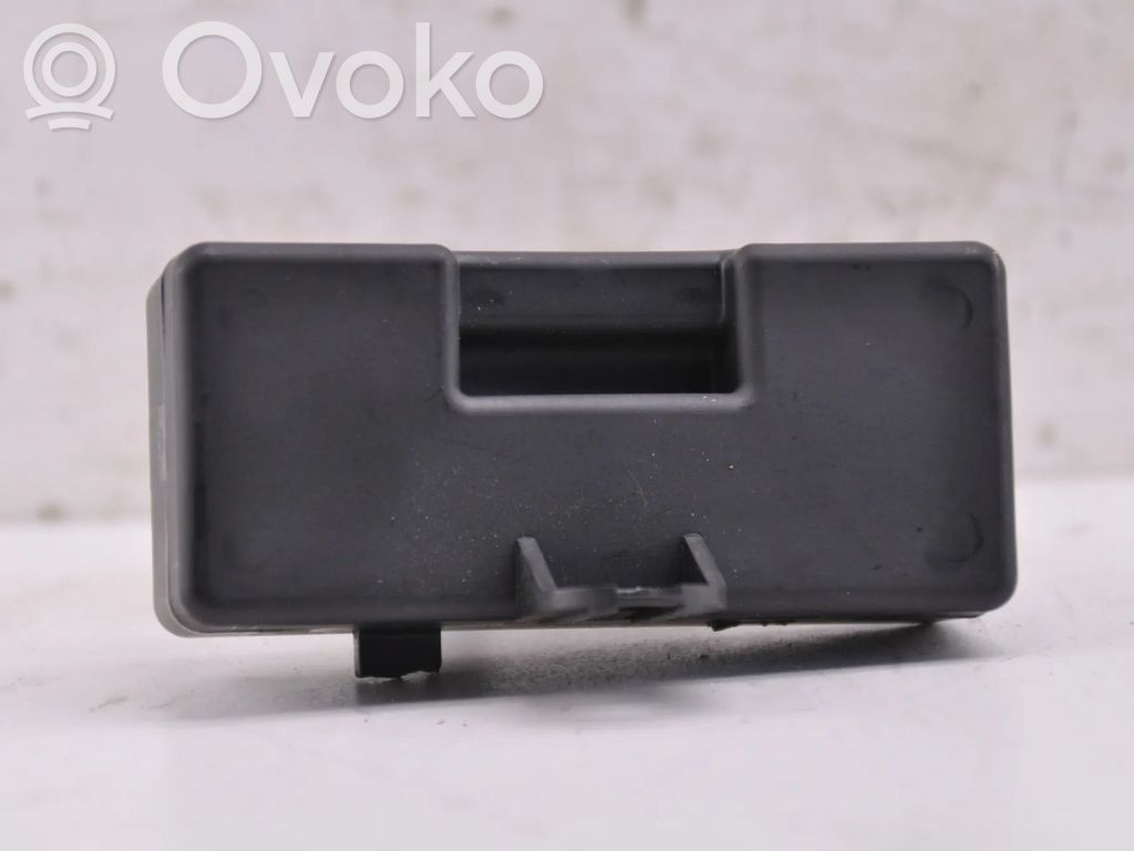 Opel Mokka B Seat heating relay 