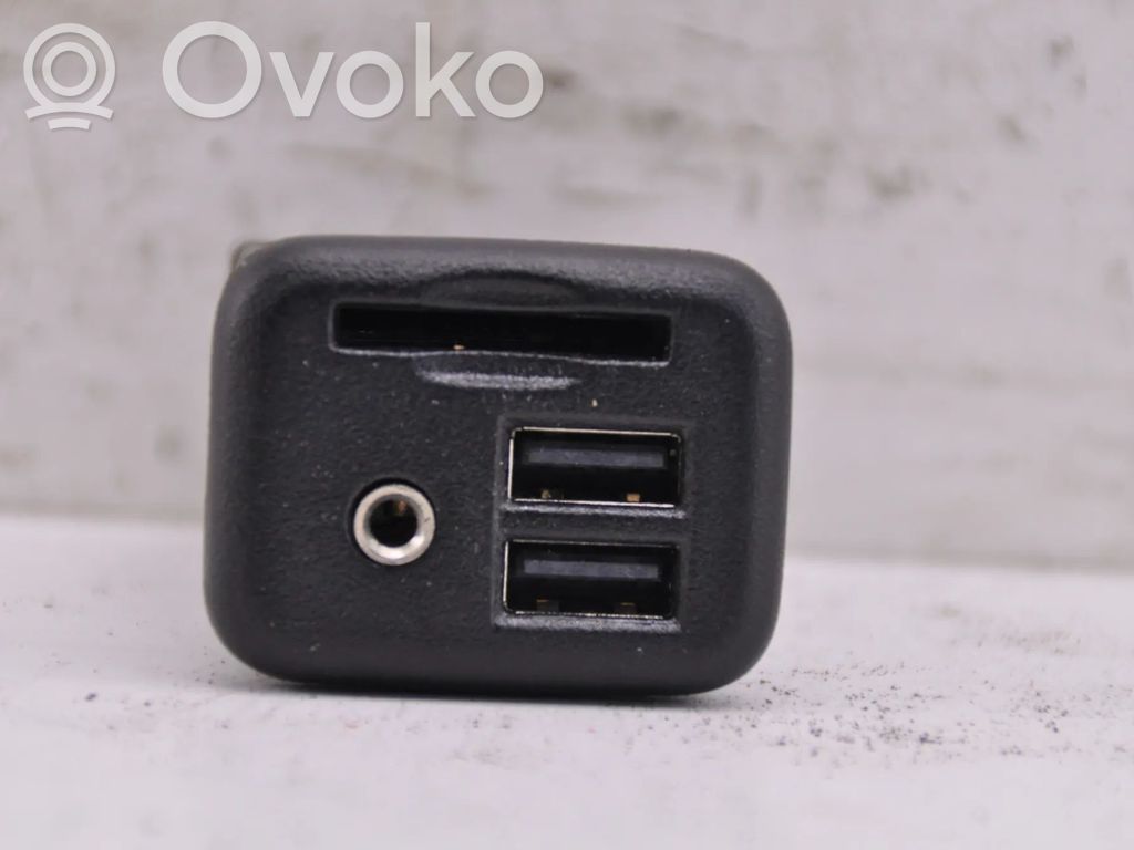 Opel Insignia B Enchufe conector entrada auxiliar 