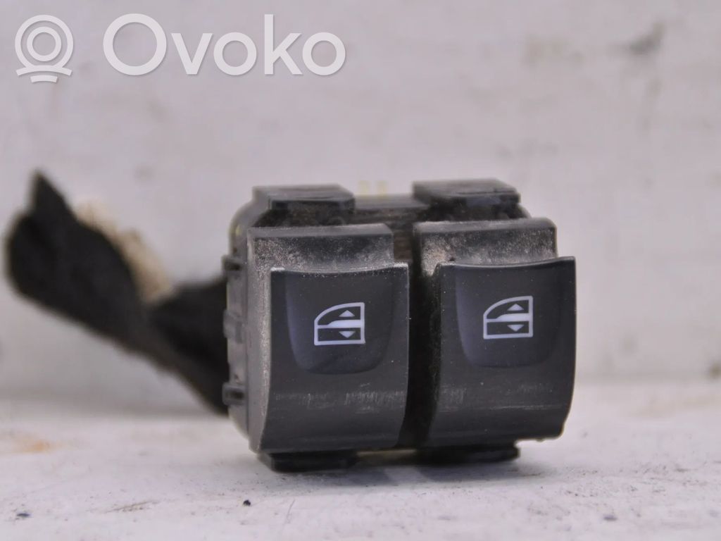 Dacia Sandero III Electric window control switch 