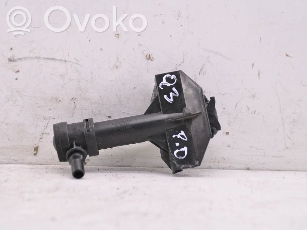 Audi Q3 8U Dysza spryskiwacza lampy przedniej 