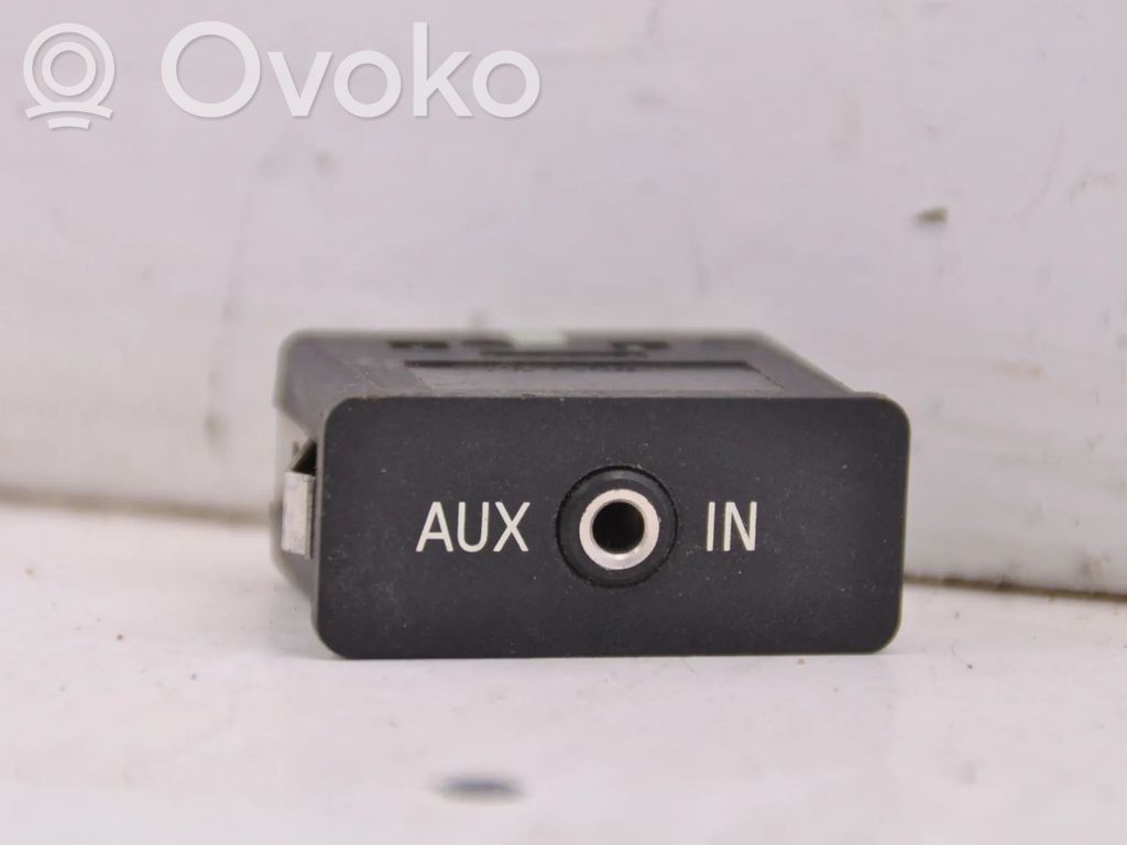 Разъем AUX   61316986791