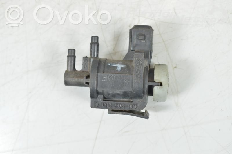 Engine control unit/module ECU   1J0906283A