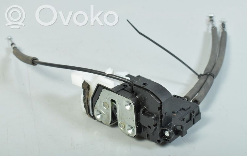 Toyota iQ Priekšpusē slēdzene 
