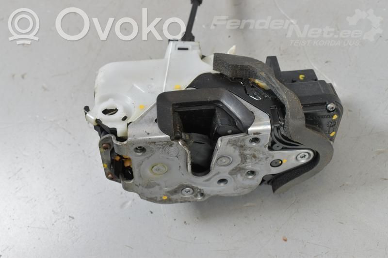 Opel Insignia A Front door lock 