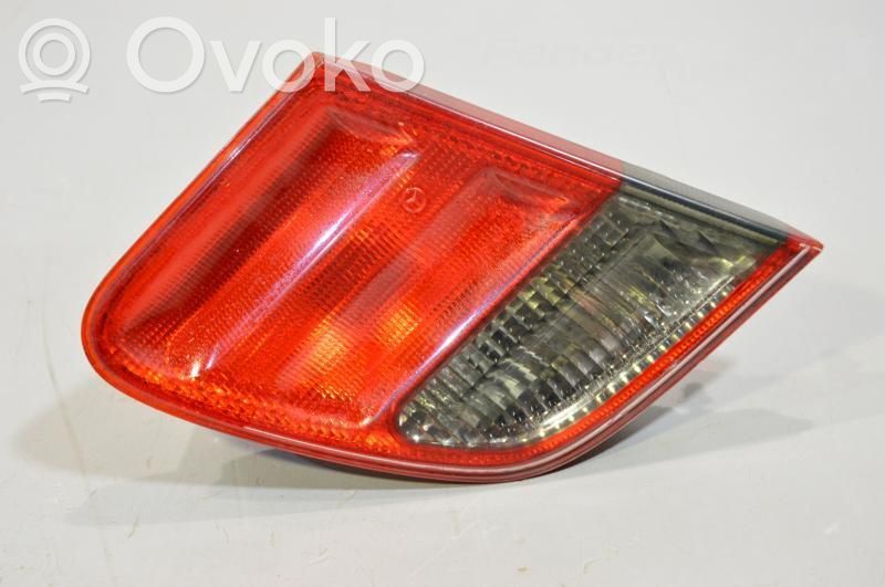 Mercedes-Benz E W210 Takaluukun takavalot 
