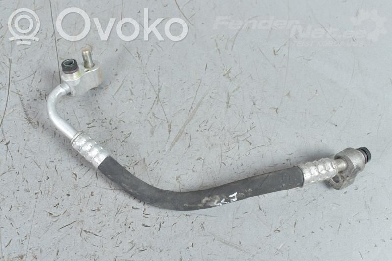 BMW 5 E39 Ilmastointilaitteen putki (A/C) 