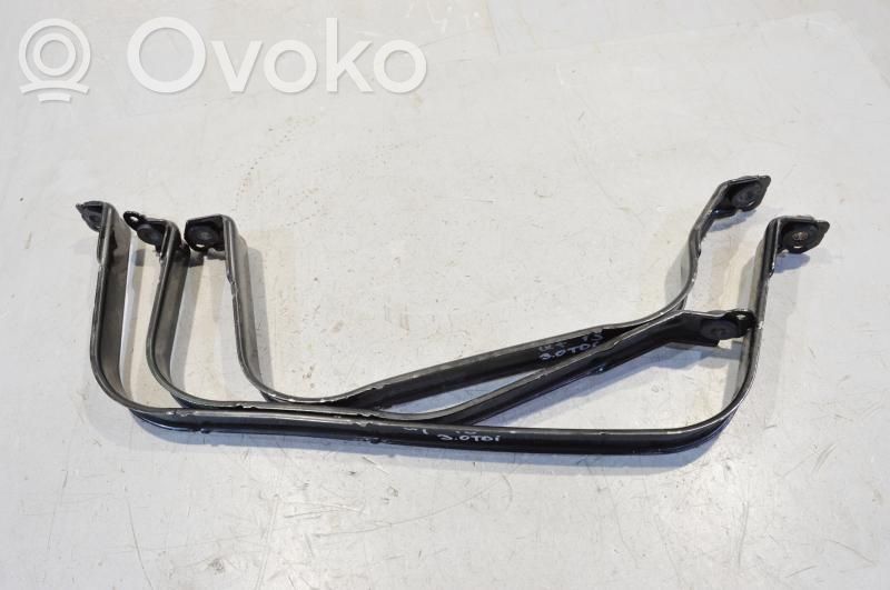 Audi Q7 4L Polttoainesäiliön kannake 