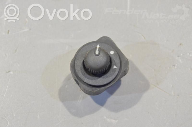 Wing mirror switch   6490H1