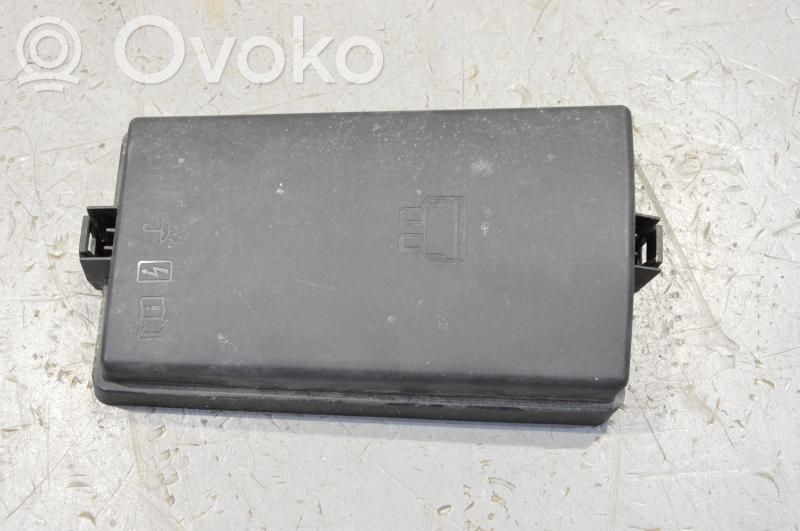 Volkswagen Golf VII Pokrywa skrzynki bezpieczników 