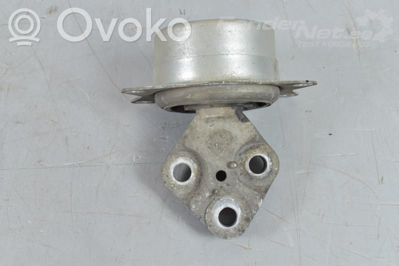 Engine mounting bracket   V046404704,13207577