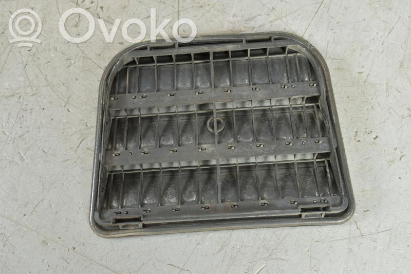 Quarter panel pressure vent   9171248
