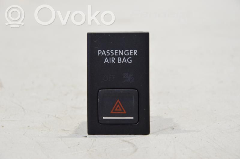 Volkswagen Scirocco Hazard light switch 