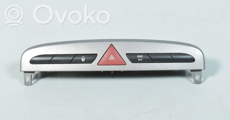Peugeot 308 Hazard light switch 
