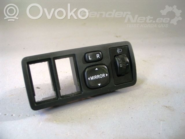 Toyota Avensis T250 Wing mirror switch 