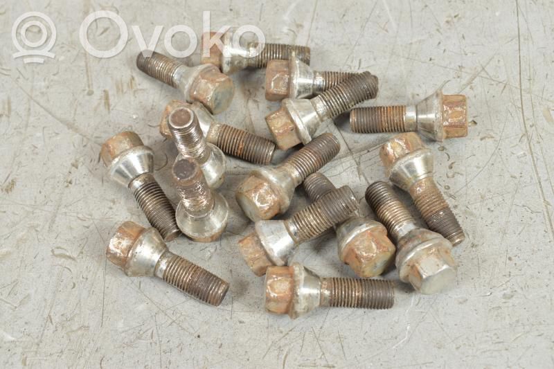 Mutterit/pultit   31362432,31373474