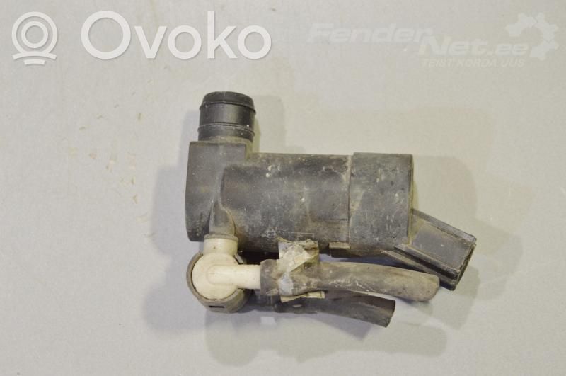 Volvo V70 Windscreen/windshield washer pump 