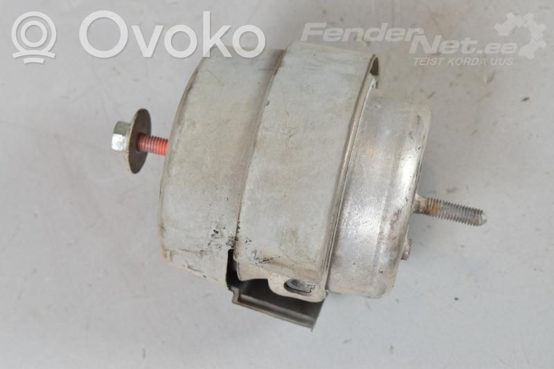 Audi A4 S4 B6 8E 8H Engine mounting bracket 