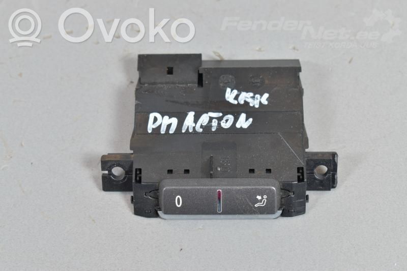 Windscreen/window heater switch   3D0919815L