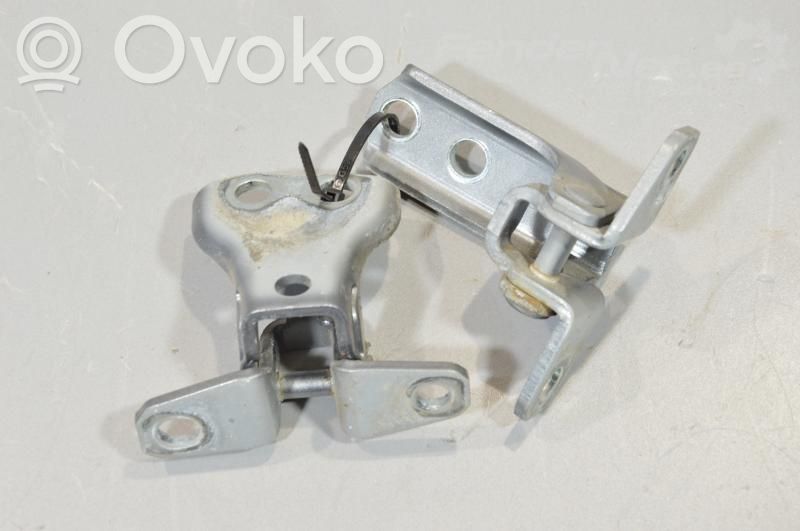 Zawiasy drzwi przednich   5702A021,5702A005