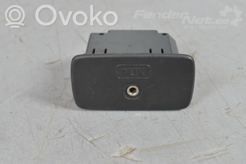 Subaru Outback Enchufe conector entrada auxiliar 
