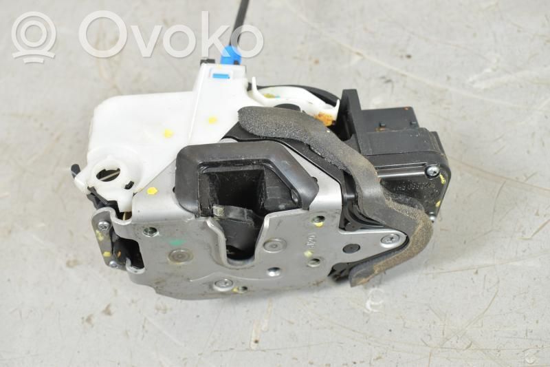 Opel Astra J Front door lock 