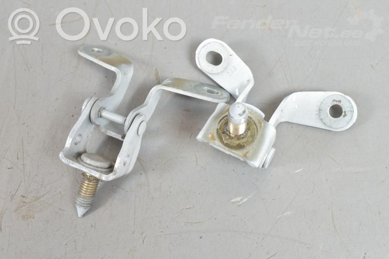 Jeep Grand Cherokee Tailgate/trunk/boot hinge 