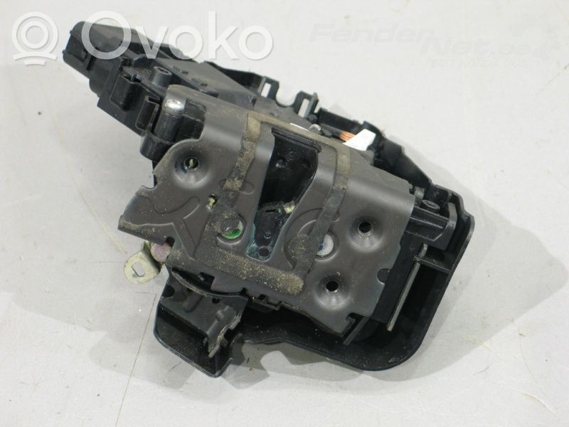 Ford Focus Priekšpusē slēdzene 