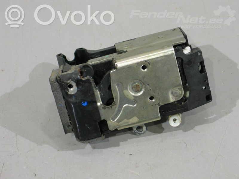 Ford Fiesta Priekšpusē slēdzene 