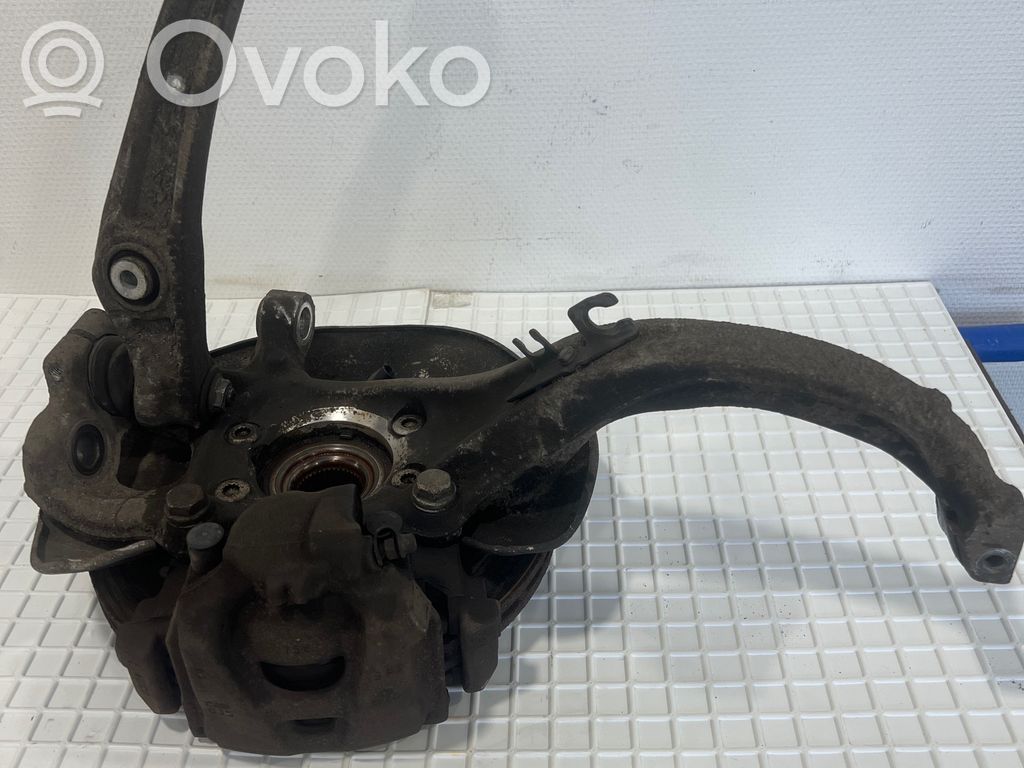 Audi A4 S4 B8 8K Zwrotnica koła przedniego 