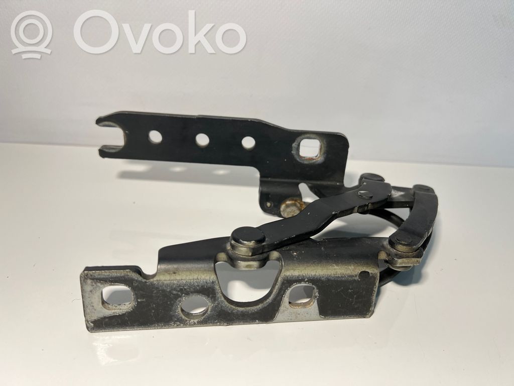 Engine bonnet/hood hinges   8240334