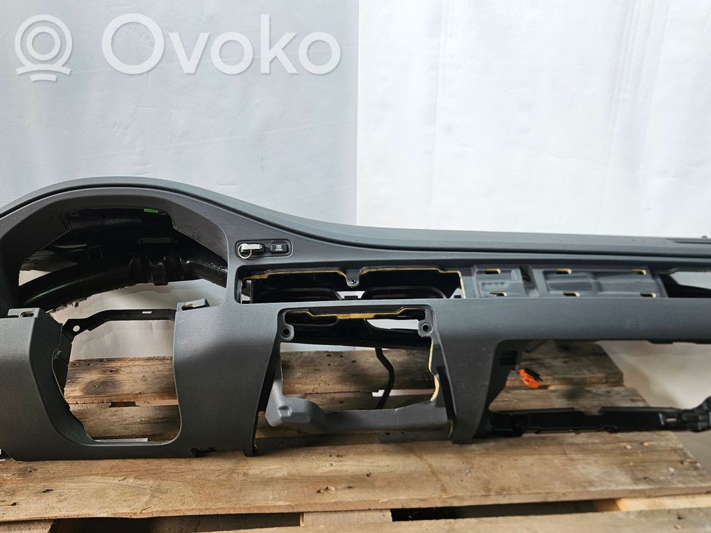 Volvo V70 Panelis 