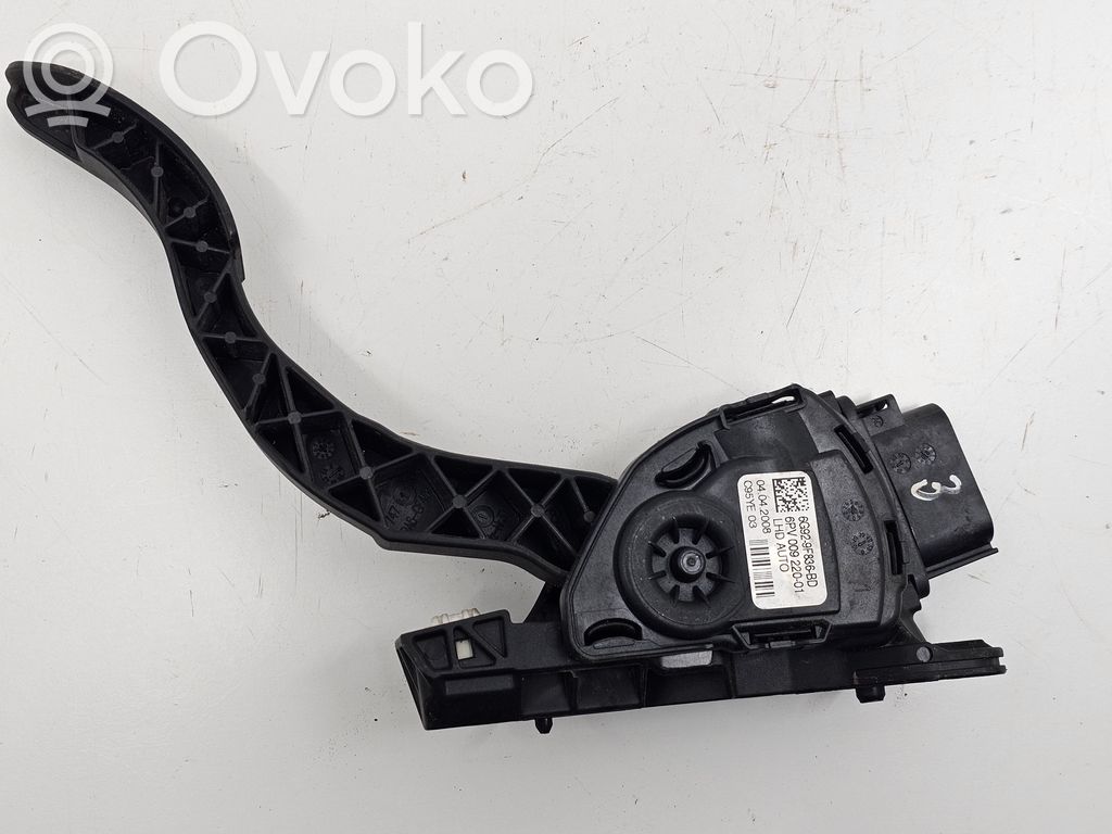 Volvo V70 Accelerator throttle pedal 