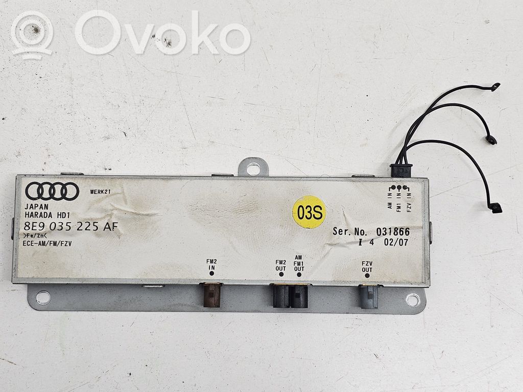Audi A4 S4 B7 8E 8H Aerial antenna amplifier 