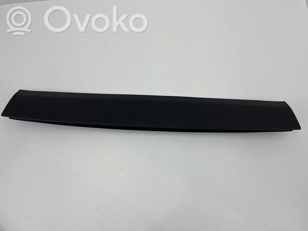 Tailgate trim   5FF867707