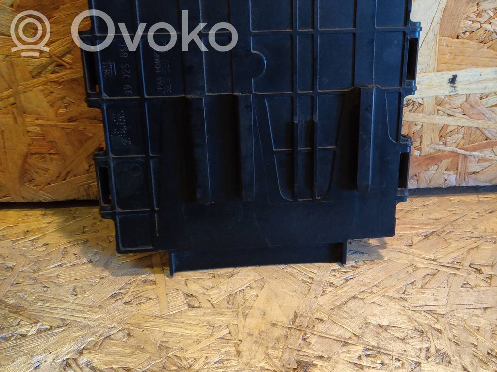 Opel Astra K Engine control unit holder 