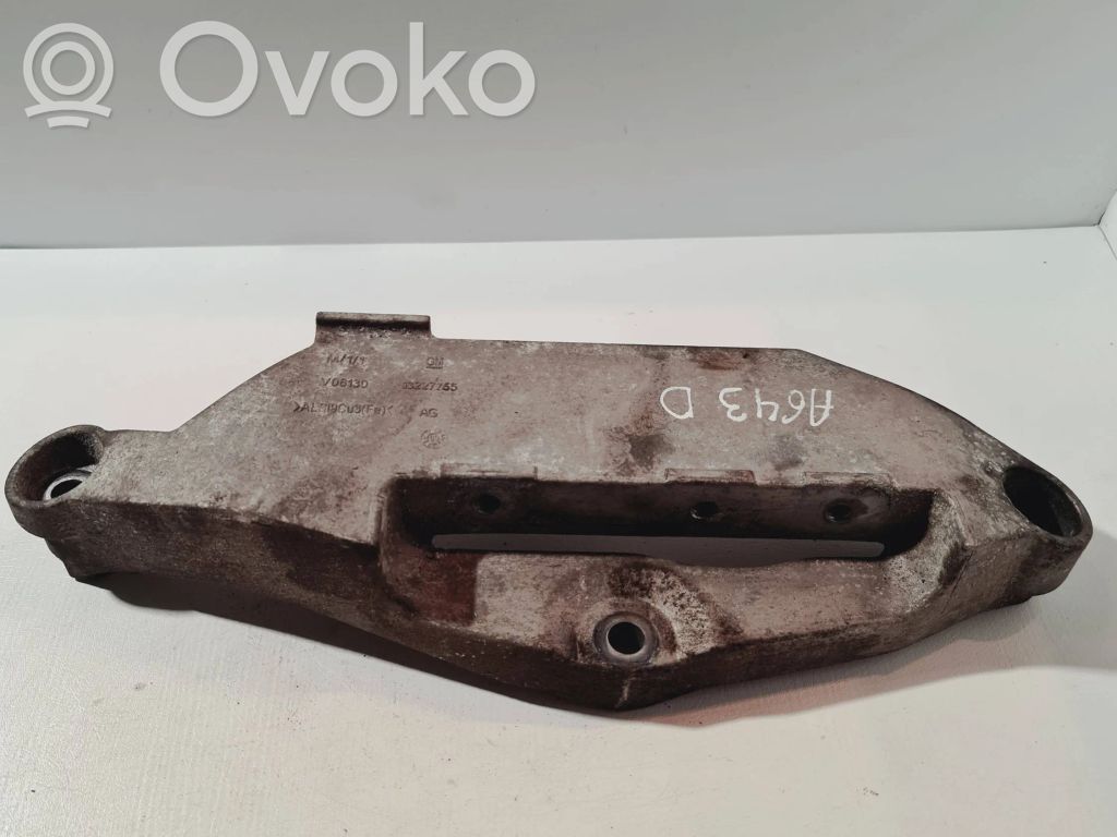 Opel Insignia A Engine mounting bracket 