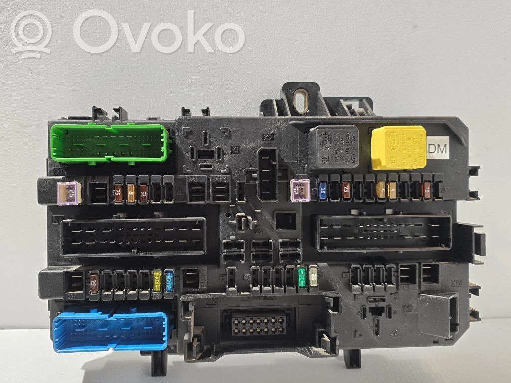 Opel Astra H Fuse module 