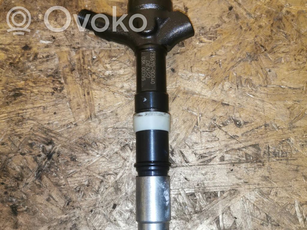 Toyota Avensis T250 Inyector de combustible 