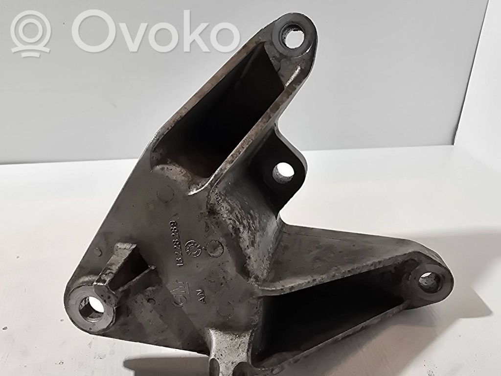 Engine mounting bracket   13228289